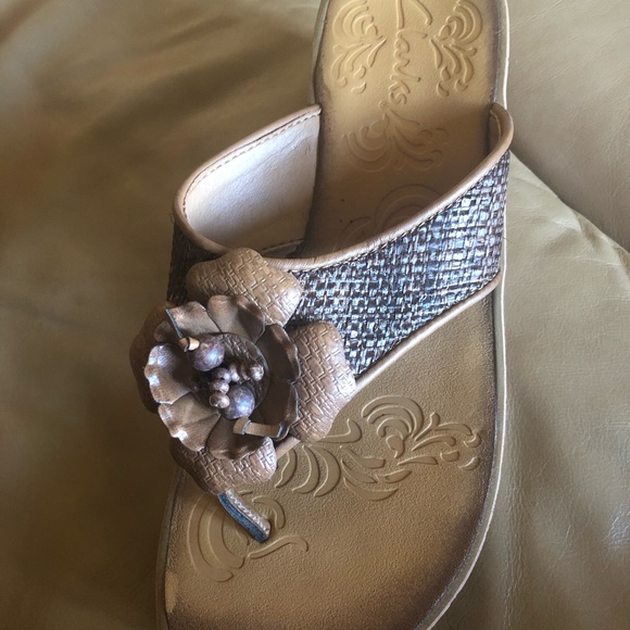 Women’s Clark’s wedge sandals - Picture 2 of 4